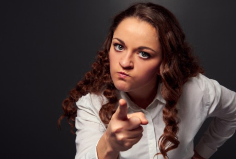 7 признаков необразованной женщины