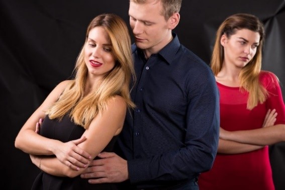 Зависть как форма неполноценности: что выдает завистливого человека