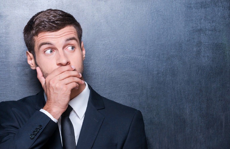8 особенностей поведения лжецов, которыми они сами себя выдают