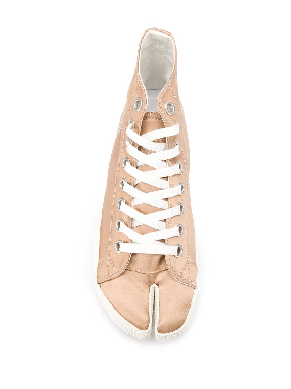 Необычные кроссовки, которые обожают за рубежом