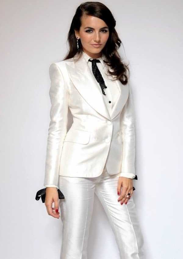 5 нескучных моделей брюк для роскошных женщин