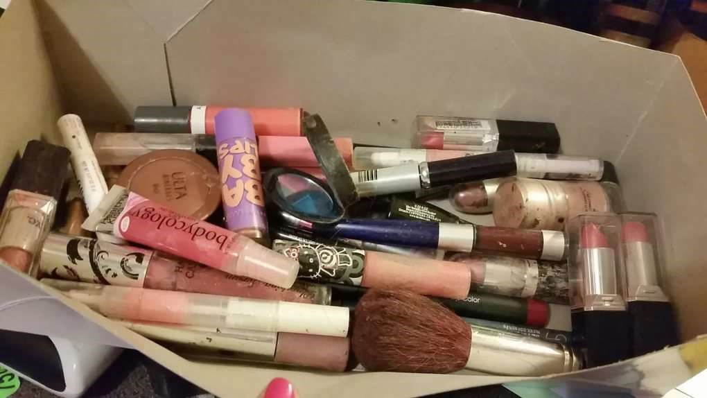 Какие детали говорят о том, что косметическими средствами уже нельзя пользоваться