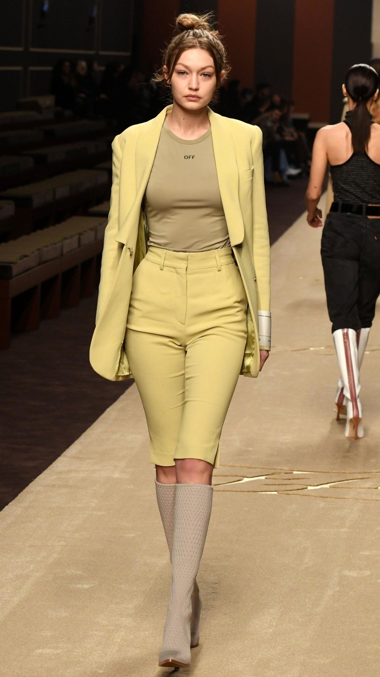 Как носить шорты зимой