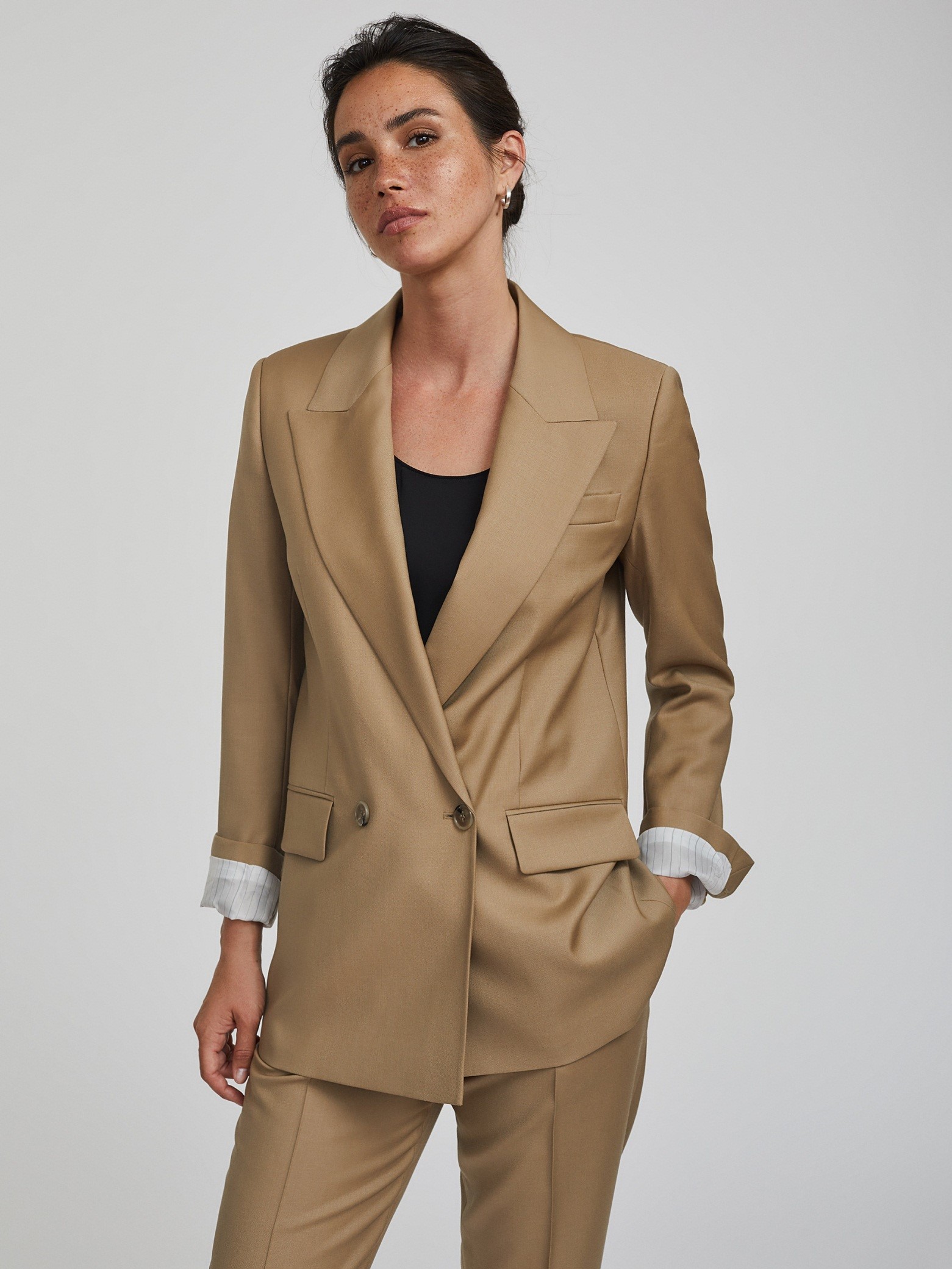 10 предметов гардероба, которые выручат любую женщину