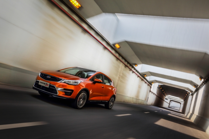 Кожаный салон, подогрев всех сидений и парковочная камера: на рынок вернулся "убийца" XRay в лице Geely GS