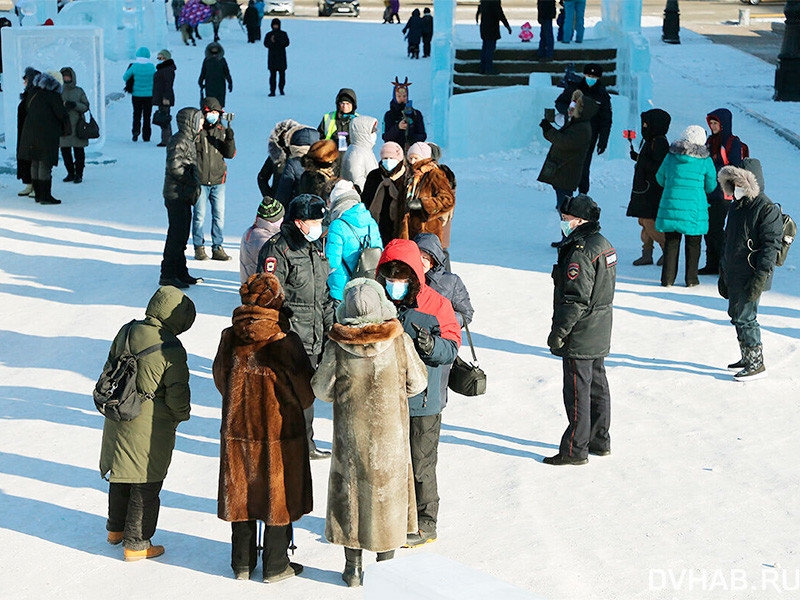 Мэрия Хабаровска заявила о прекращении митингов в поддержку Фургала, хотя в -30 несколько десятков человек все же собрались