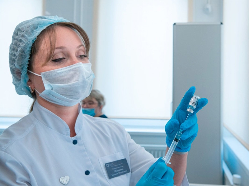 Мурашко сообщил о 800 тысячах вакцинированных от COVID-19 россиян, эти данные вызвали сомнения