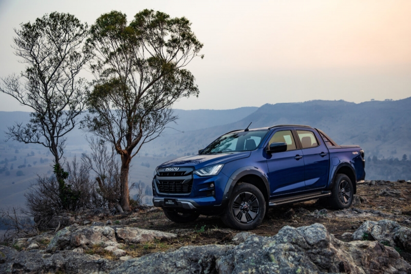 Настоящий рамный внедорожник всего за 959 тыс. рублей. Названы самые доступные пикапы на рынке РФ