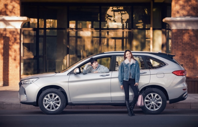 Новейший кросс Haval M6 Plus оценили всего в 828 тысяч рублей. Автомобиль уже вышел на рынок