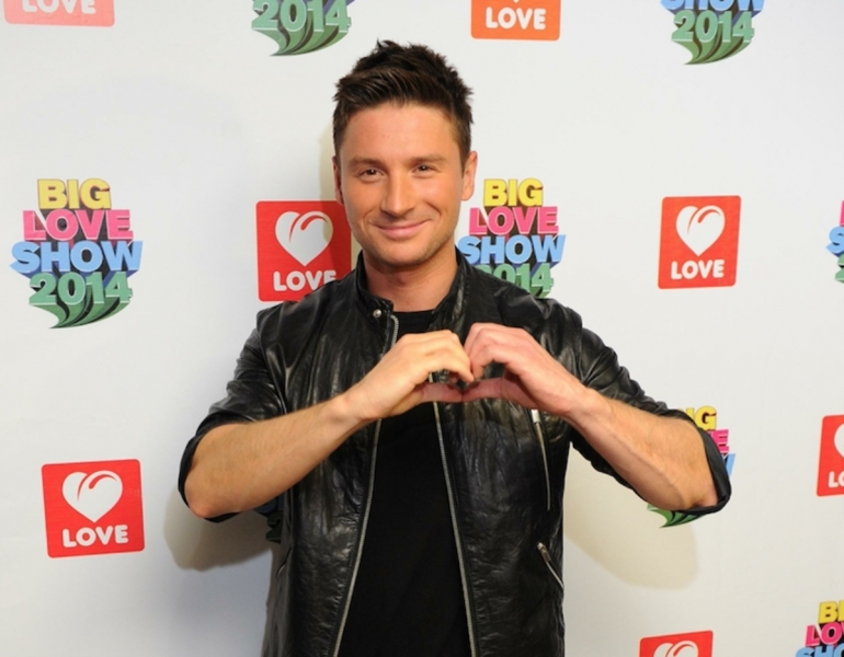 Обнаженный Лазарев выложил фото из номера Малиновского