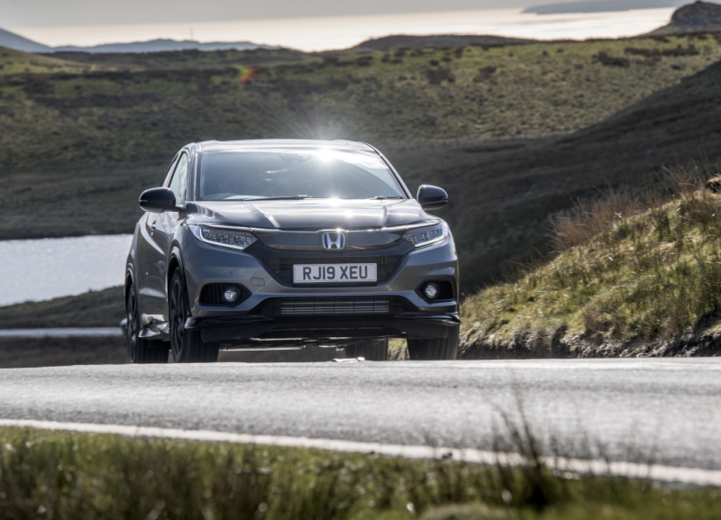 Официально названа дата дебюта и раскрыты особенности доступной новинки от Honda: первые детали о кроссе HR-V