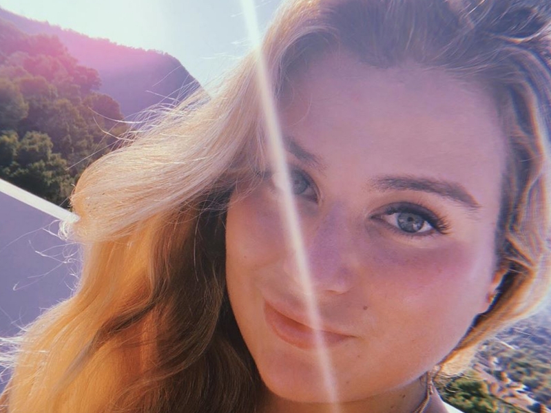 «Потрясающее начало года»: 23-летняя дочь Абрамовича выходит замуж