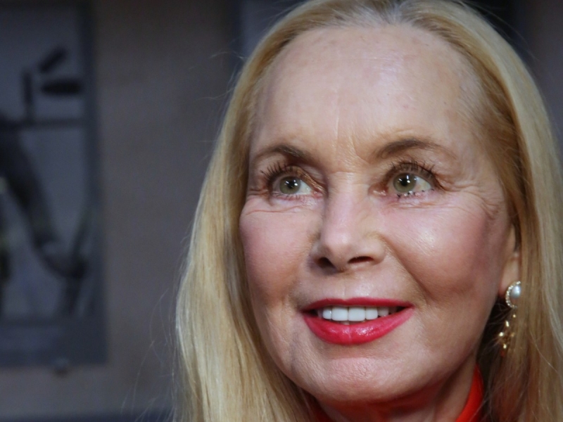 Роскошная вдова Кобзона в шубке затмила молодых звезд на красной дорожке