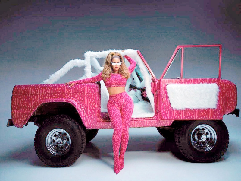 Бейонсе зимой предлагает носить шорты