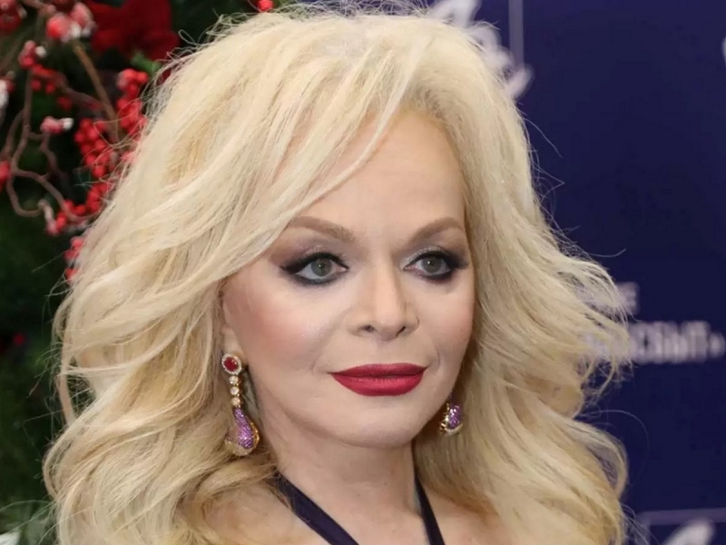 «Повернула время вспять!»: дочь Долиной показала помолодевшую певицу