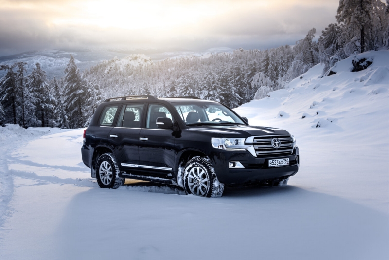 Toyota Land Cruiser 300 в 2023 году получит гибридную установку