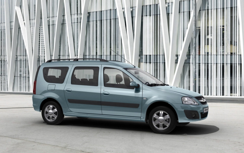 В Сети появилось видео с обзором новой Lada Largus FL 2021