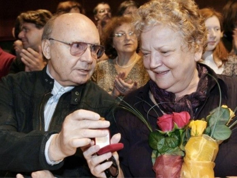 Вдова объяснилась, почему не пришла на похороны Андрея Мягкова