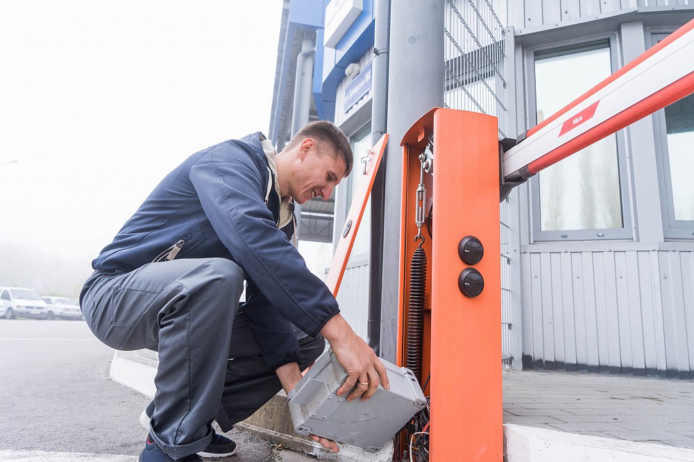 Ремонт ворот и шлагбаумов