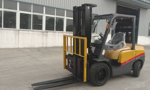 На что обратить внимание, выбирая дизельные вилочные погрузчики для склада