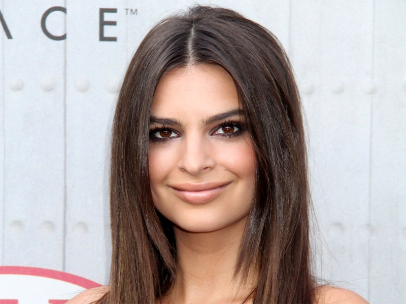 Глубоко беременная Эмили Ратаковски снялась голой