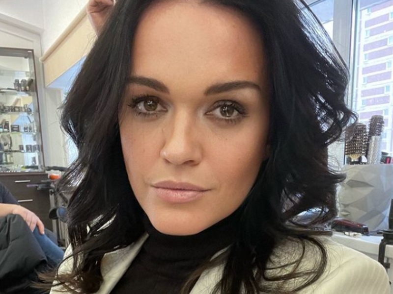 «Я держусь на людях»: певица Слава убита горем после смерти матери