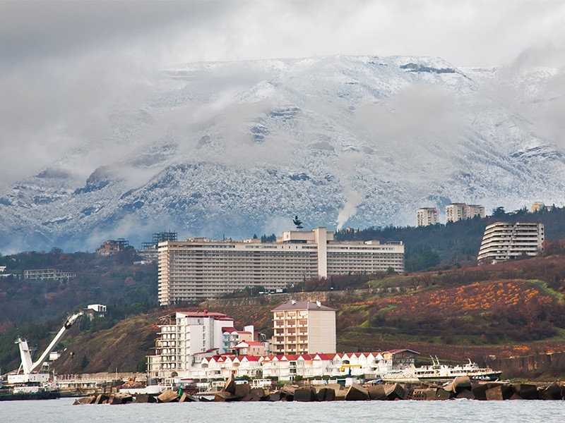 Вступил в силу запрет иностранцам владеть землей в Крыму