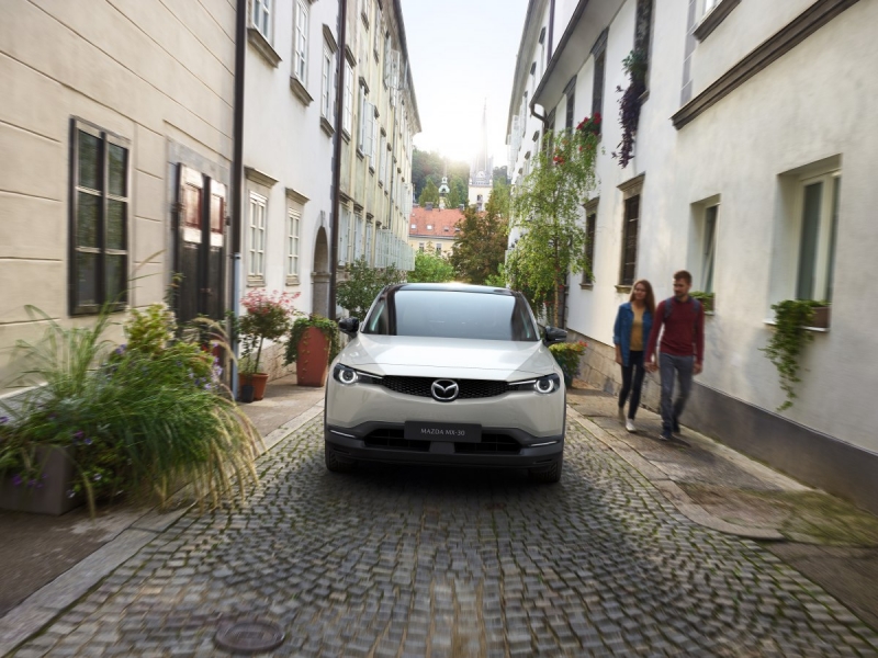 Электрокросс Mazda MX-30 2022 выходит на рынок США
