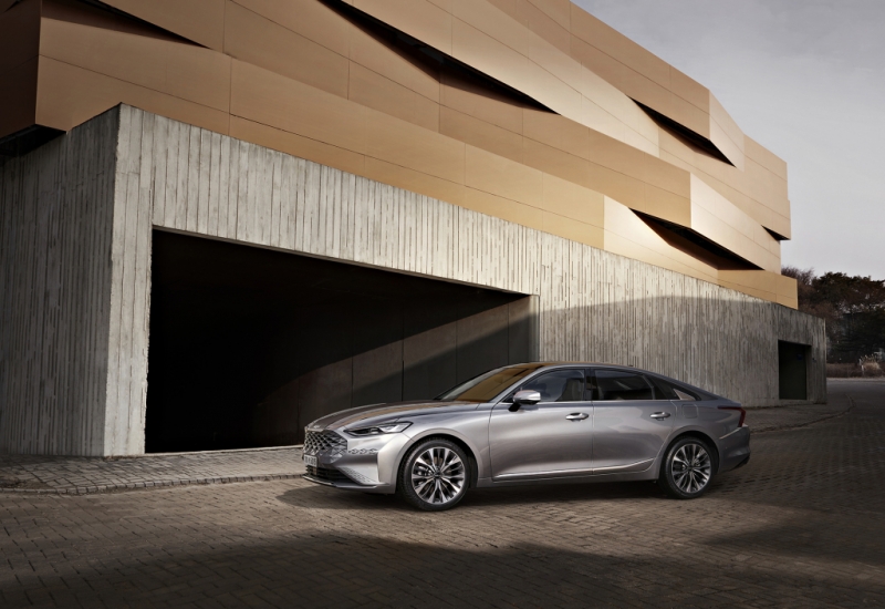 На видео детально показали салон нового KIA K8 2021