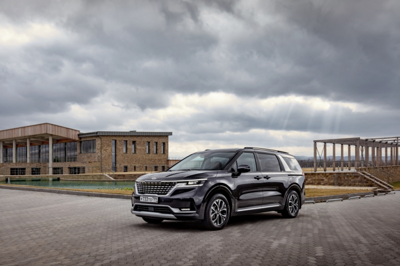 В России начались продажи нового поколения KIA Carnival 2021
