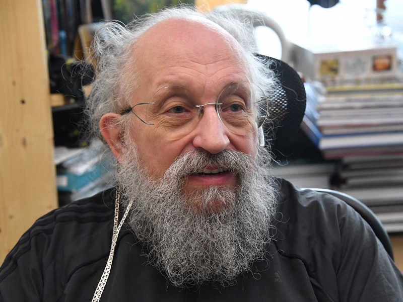 «Дамы торгуют телом за ништяки»: Вассерман вступился за обвиненного в домогательствах Михаила Скипского