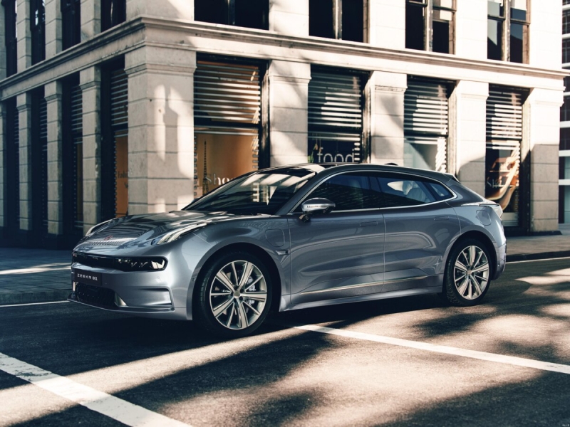 Опубликованы "шпионские" снимки нового минивэна Zeekr EF1E 2022