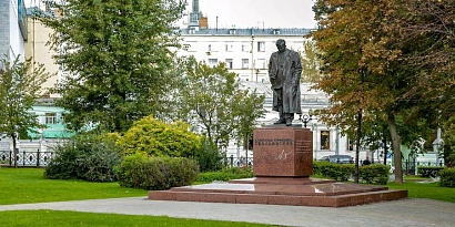 В Москве отремонтируют памятник Твардовскому