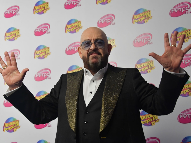 Заметно похудел и с трудом передвигается: Шуфутинский не может оправиться от тяжелой болезни