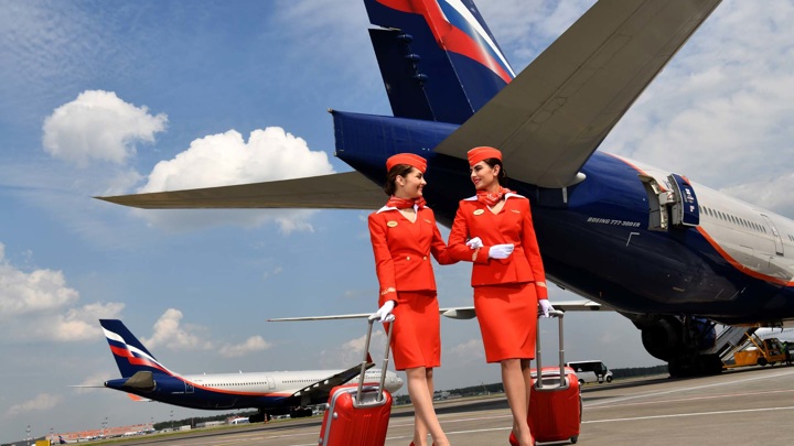 "Аэрофлот" увеличит зарплату бортпроводников и летчиков