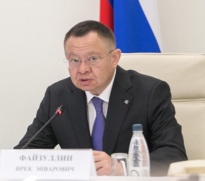 Ирек Файзуллин почтил минутой молчания память погибшего главы МЧС