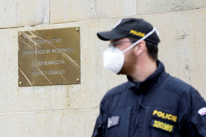 К задержанному в Праге россиянину отправился сотрудник российского консульства