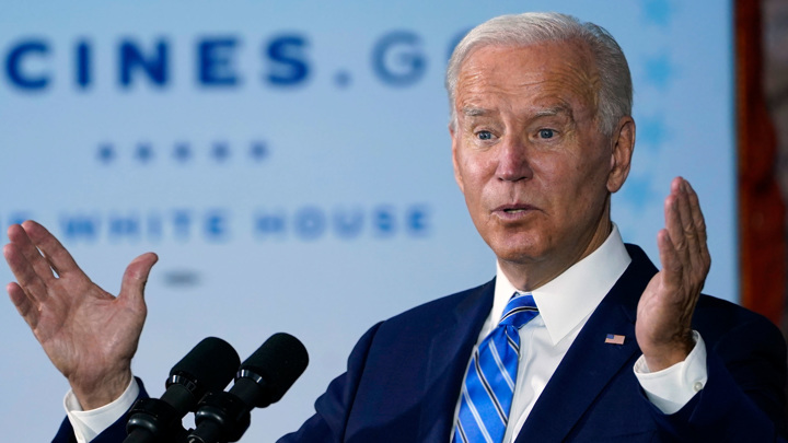 Байден: высокие цены на бензин стали проблемой во всем мире