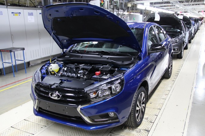 АВТОВАЗ сокращает производство LADA Vesta из-за временных простоев