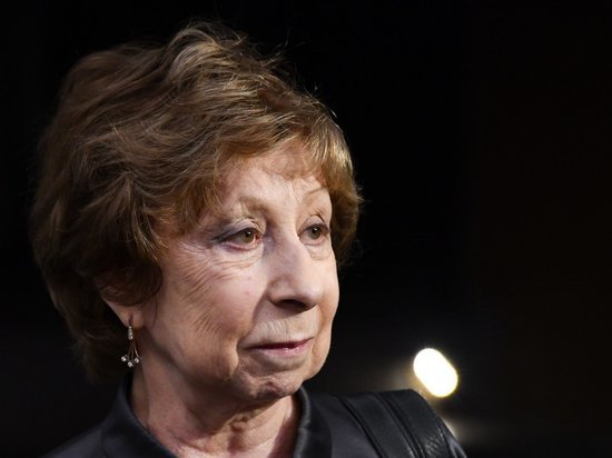 Лия Ахеджакова выступила с политической речью на театральной премии