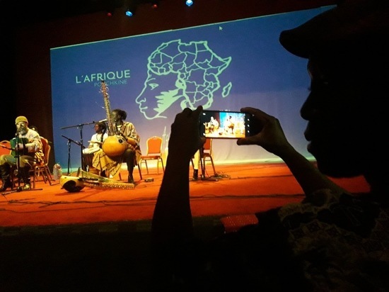 Россияне выступили в Мали и Сенегале с лекциями о русской культуре