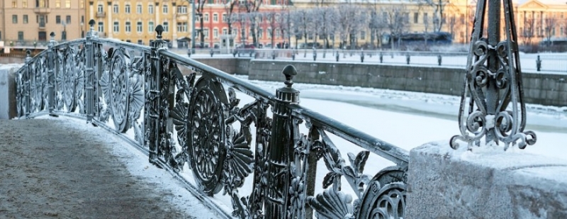 Скульптуры и арт-объекты установят на рекламных тумбах в центре Петербурга