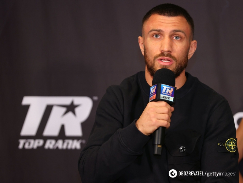 Стало известно, что сказал Ломаченко во время дуэли взглядов с Комми. Видео