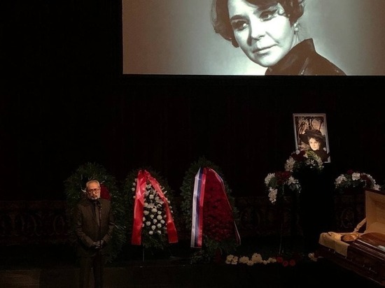 В Петербурге простились с Ниной Ургант: «Была душой нашего города»