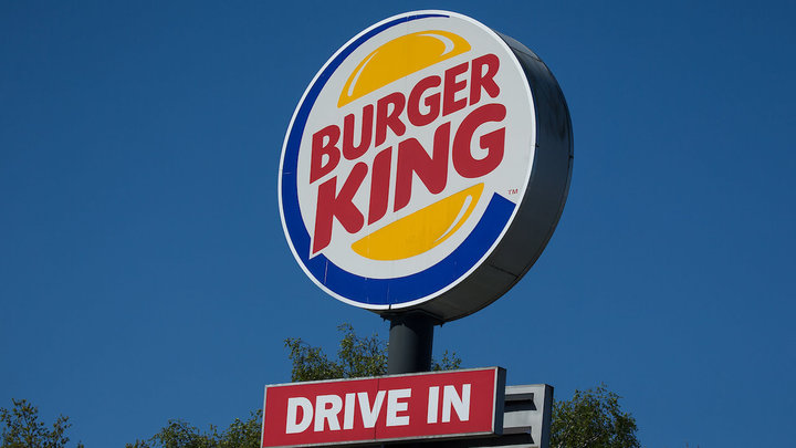 Сеть закусочных попросила Минпромторг вернуть импорт сыров