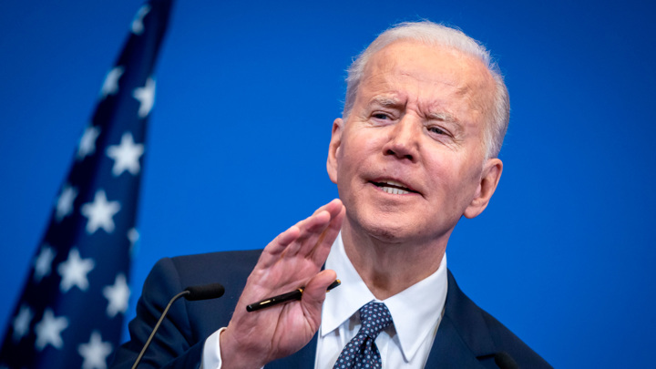 Fox News: Байден разжигает конфликт на Украине для отвлечения внимания