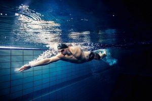 Выбираем плавательные бассейны: на что стоит обратить внимание?