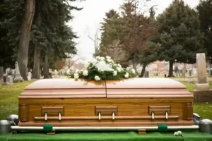 Кресты, гробы для погребения: виды, правила выбора