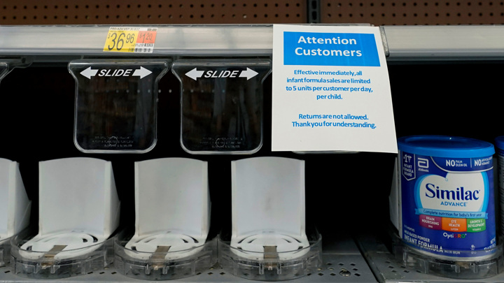 Военные самолеты срочно завозят в США детское питание