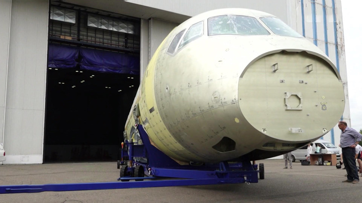 Авиастроители собрали фюзеляж полностью импортозамещенного "Суперджета"